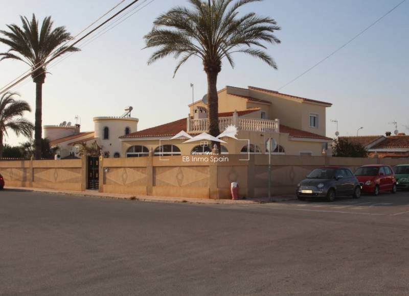 Villa - Resale - Torrevieja - Torrevieja