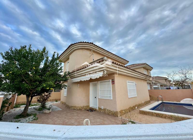 Villa - Segunda mano - Torrevieja - Los Balcones - Los Altos del Edén